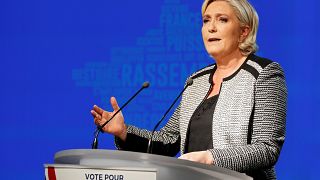 Marine Le Pen le debe 300.000 euros al Parlamento Europeo