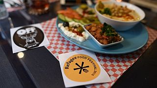 Έξι αθηναϊκά εστιατόρια ανοίγουν τις κουζίνες τους σε πρόσφυγες σεφ