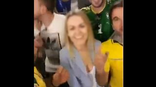 Бразильцы заставили россиянку петь непристойные песни
