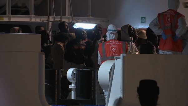 Sbarcati 509 migranti a Pozzallo. Una vittima fra loro Sbarcati 509 migranti a Pozzallo. Una vittima fra loro
