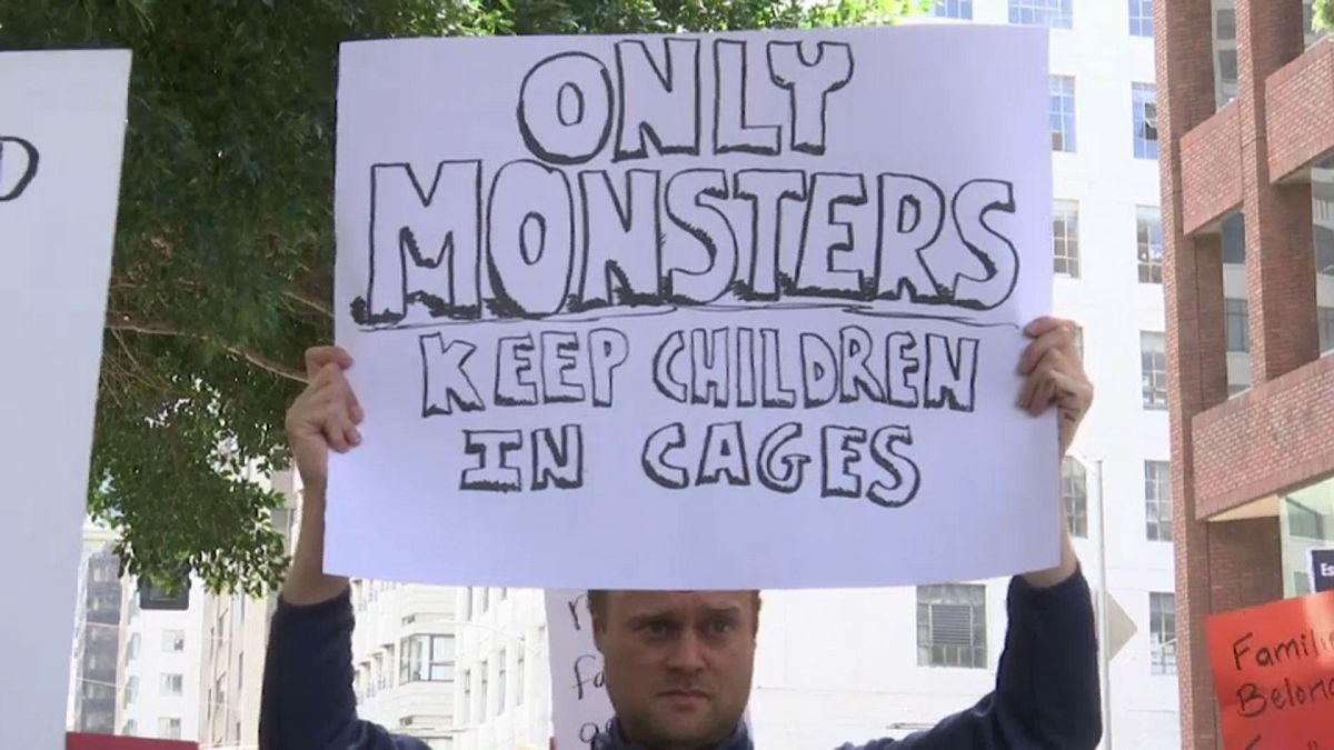 Enfants de migrants séparés de leurs parents : les manifestations prennent de l'ampleur