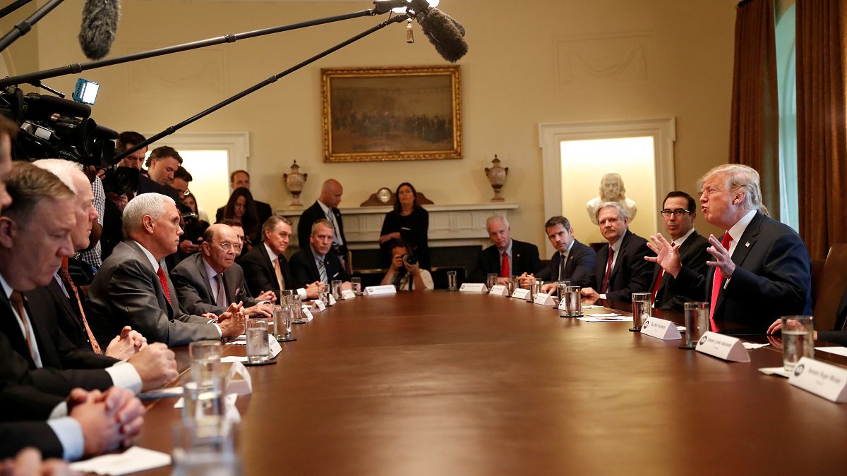 ترامب في اجتماع مع أعضاء الحكومة