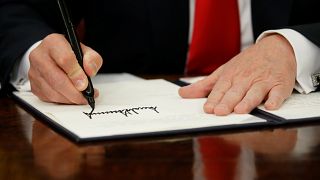 Trump assina ordem executiva que suspende separação de famílias indocumentadas
