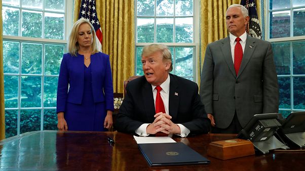 "Семьи разлучать не будем" - Трамп "Семьи разлучать не будем" - Трамп