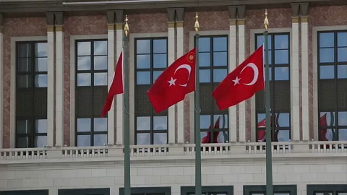 Kettős választás jön Törökországban