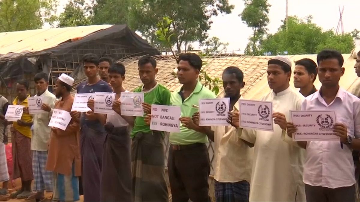 Milhares de Rohingya protestam em Bangladesh no dia Mundial do Refugiado