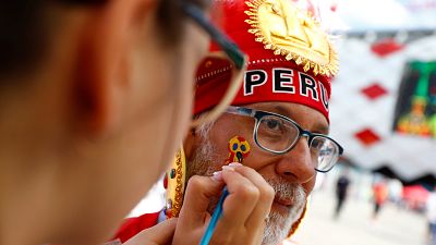 Les fans en effervescence avant le match France-Pérou