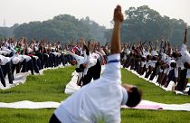 50.000 Inder machen gemeinsam Yoga