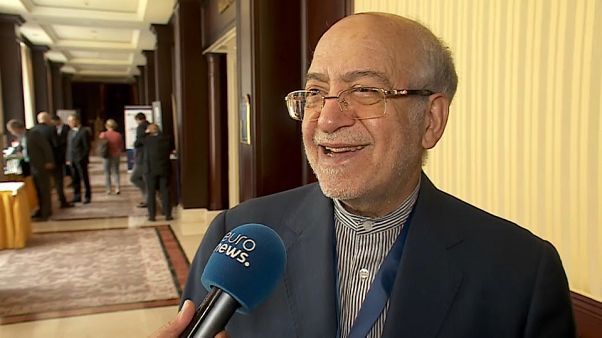 نعمتزاده در گفتگو با یورونیوز: اتحادیه اروپا میگوید تا نوامبر تضمینهای لازم را به ایران خواهد داد نعمتزاده در گفتگو با یورونیوز: اتحادیه اروپا میگوید تا نوامبر تضمینهای لازم را به ایران خواهد داد