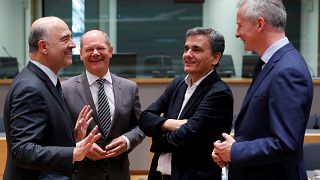 Au milieu, à droite, le ministre de l'économie grec
