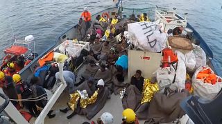 Rettungseinsatz im Mittelmeer - "Lifeline" wartet auf Zuweisung eines sicheren Hafens
