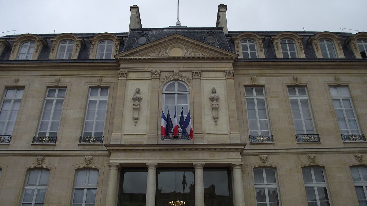فرنسا: نقابة غاضبة من ماكرون تقطع الغاز عن قصر الإليزية 