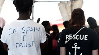 "Nos avisaron con 12 horas de antelación", relata una estudiante española trasladada por el Aquarius