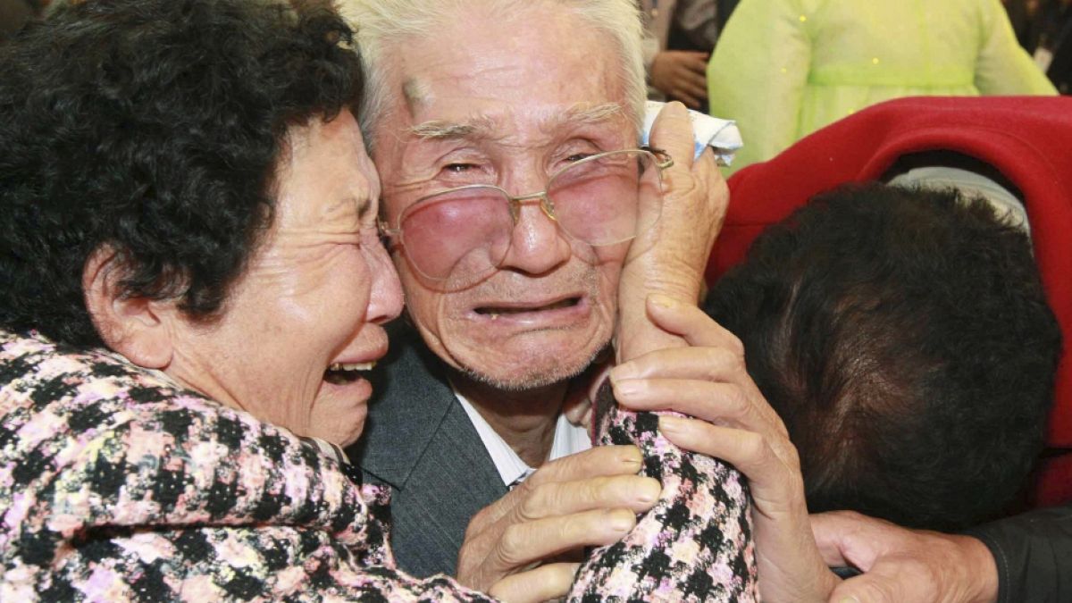 Kuzey ve Güney Koreli aileler Ağustos'ta buluşuyor