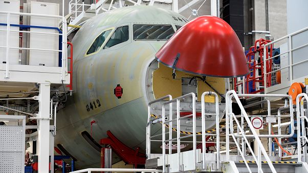 Airbus'tan İngiltere'ye Brexit uyarısı: 14 bin işçi etkilenebilir Airbus'tan İngiltere'ye Brexit uyarısı: 14 bin işçi etkilenebilir