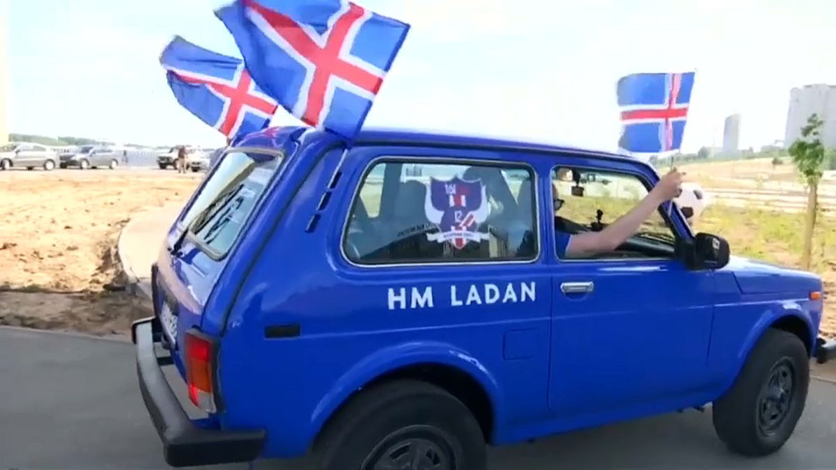 Dos islandeses recorren 15.000 kilómetros en un Lada tuneado para llegar al Mundial