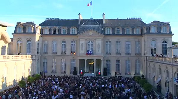 Buli az Elysée palotában Buli az Elysée palotában