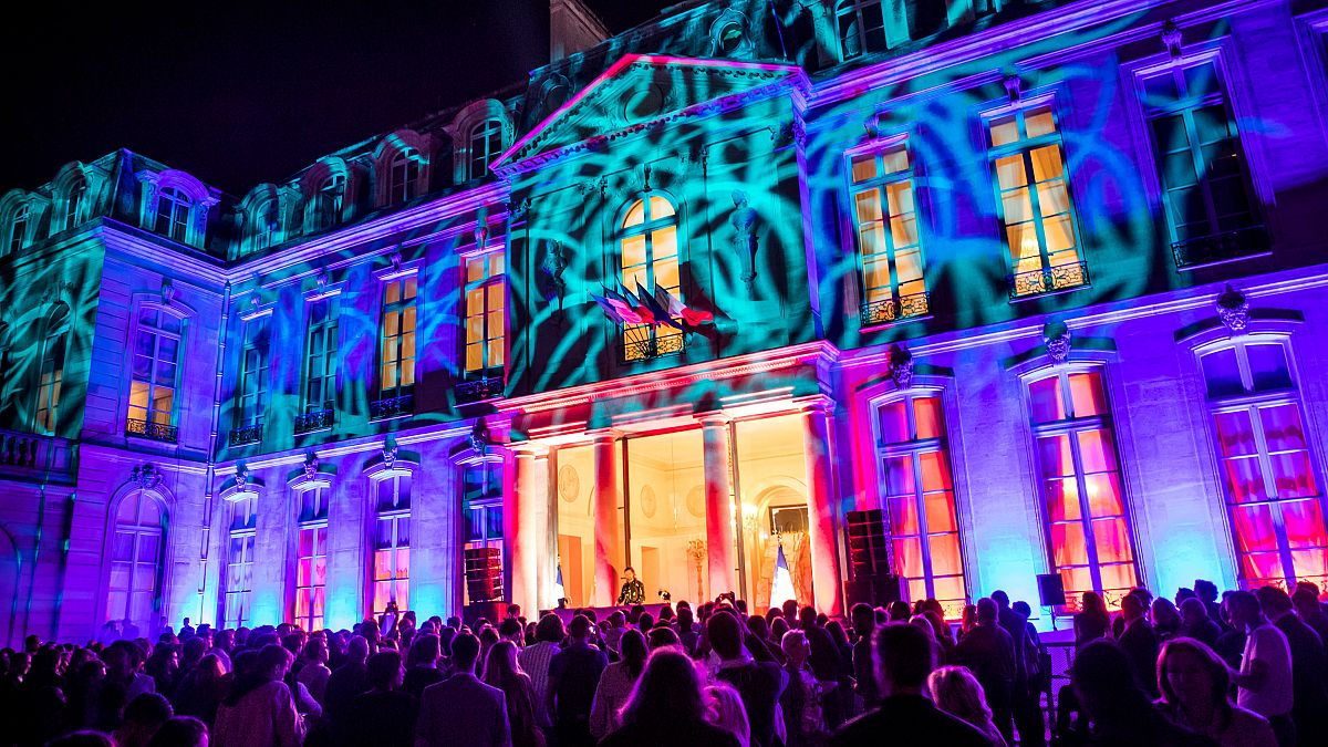 حیاط کاخ الیزه فرانسه تبدیل به سالن رقص شد