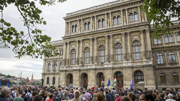 Az MTA függetlenségéért tüntettek Az MTA függetlenségéért tüntettek