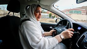 روزشمار رانندگی زنان عربستانی؛ ماموران زن راهنمایی و رانندگی به کمک می‌آیند