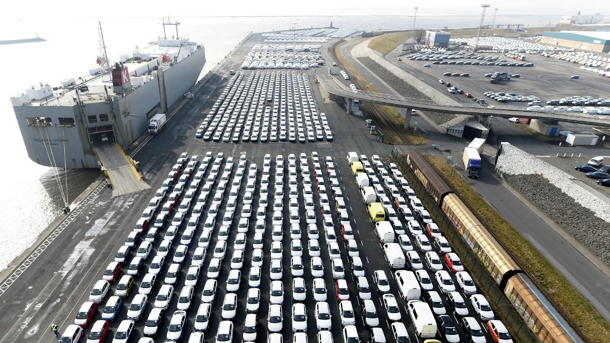 ترامپ از احتمال وضع تعرفه ۲۰ درصدی بر واردات خودروهای اروپایی سخن گفت