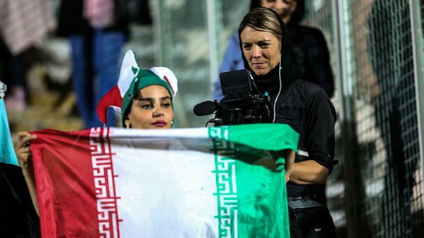 زنان ایرانی در استادیوم آزادی تهران زنان ایرانی در استادیوم آزادی تهران