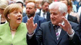 Seehofer gegen Merkel und  "Fake News":  Wütende Stimmen