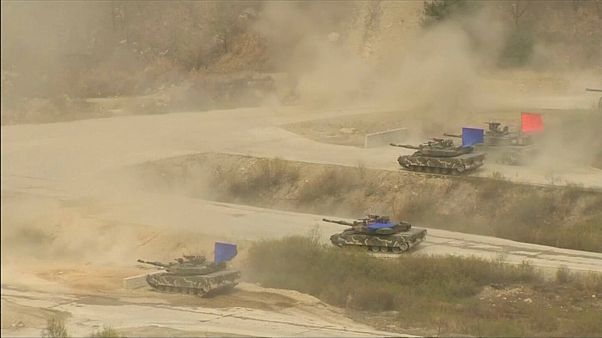 Les Etats-Unis suspendent leurs exercices militaires avec la Corée du Sud, le temps de négocier avec la Corée du Nord sur le nucléaire Les Etats-Unis suspendent leurs exercices militaires avec la Corée du Sud, le temps de négocier avec la Corée du Nord sur le nucléaire