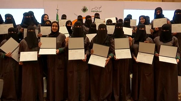 Mulheres já conduzem na Arábia Saudita Mulheres já conduzem na Arábia Saudita