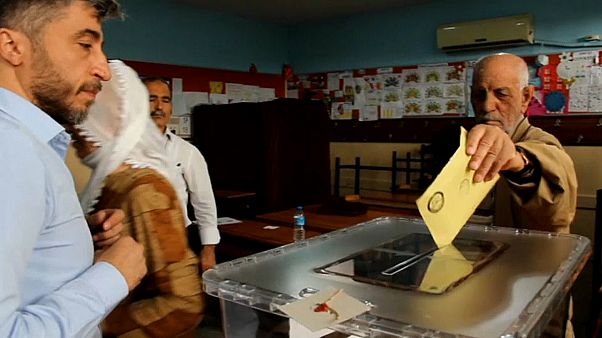 Turquia elege parlamento e novo presidente Turquia elege parlamento e novo presidente