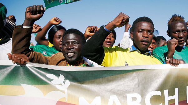 Wahlkampf in Simbabwe: Anschlag auf das "Krokodil" Mnangagwa Wahlkampf in Simbabwe: Anschlag auf das "Krokodil" Mnangagwa