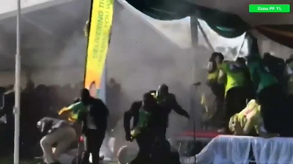 Zimbabwe, il presidente esce illeso da un attentato esplosivo Zimbabwe, il presidente esce illeso da un attentato esplosivo