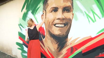 Russische Künstlerin malt Ronaldo an die Wand