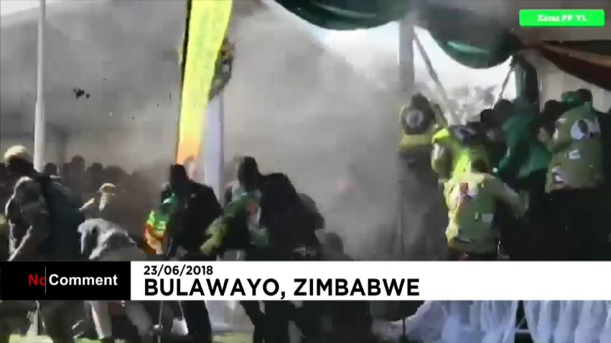 Zimbabwe, esplosione allo stadio: illeso il successore di Mugabe