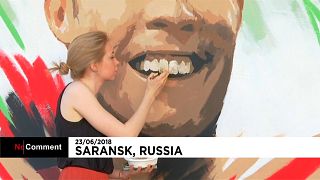 Криштиану Роналду улыбается жителям Саранска