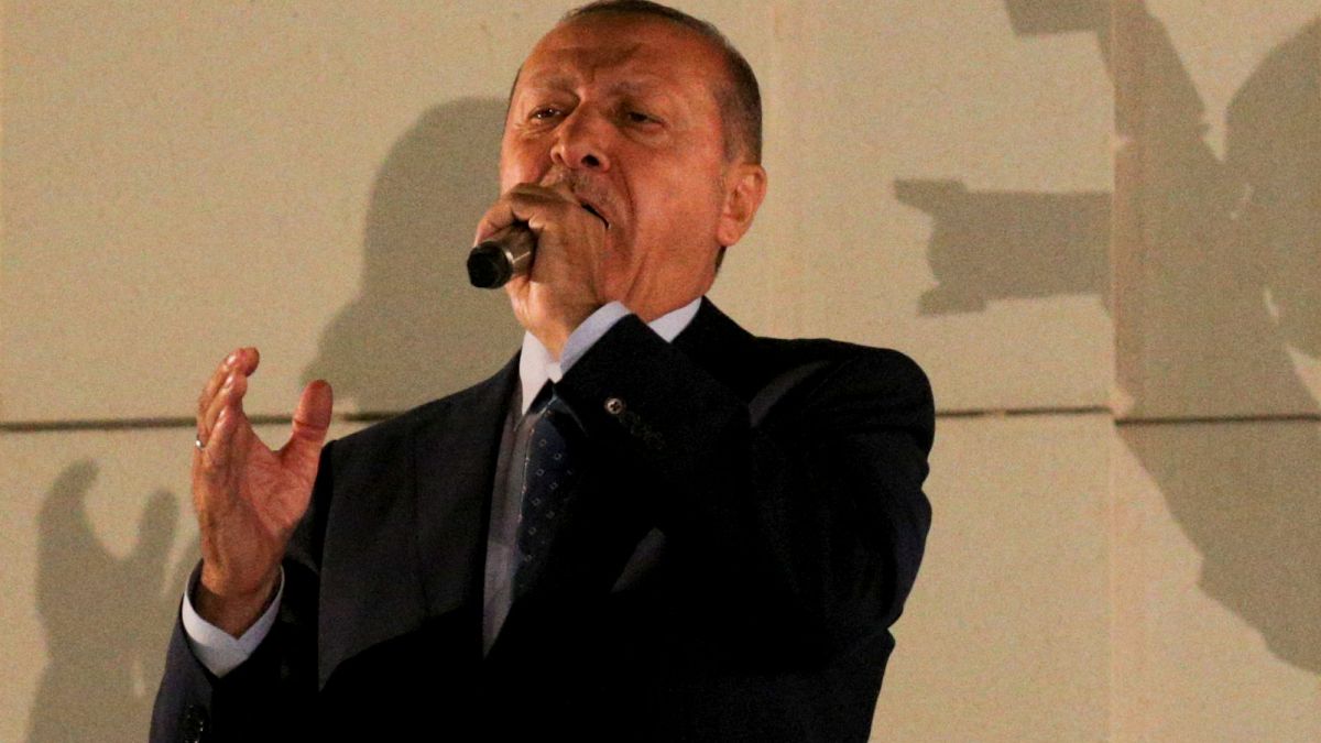 Erdogan, todopoderoso tras su victoria por mayoría absoluta