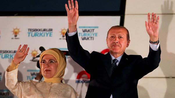 الرئيس التركي رجب طيب أردوغان وحرمه إمين الرئيس التركي رجب طيب أردوغان وحرمه إمين