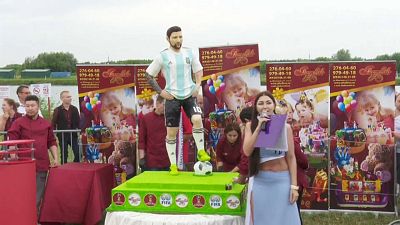 Ruslar'dan Messi'nin doğum günü için dev pastalı kutlama