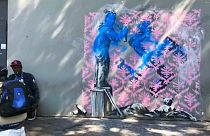 Sabotean en París varias obras de Banksy dedicadas a los refugiados