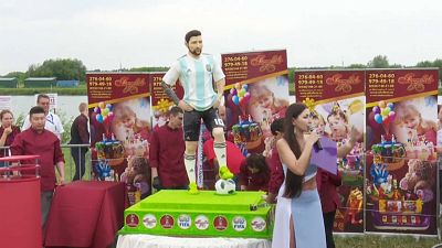 Russians make giant Messi cake to mark star`s 31st birthday.
