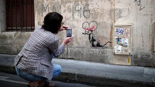 أعمال بانكسي تظهر في باريس.. وإحداها تتعرض للإتلاف