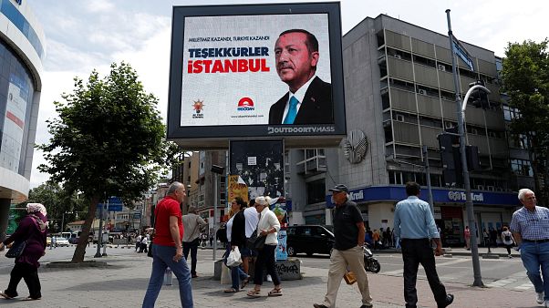 Observadores apontam desigualdades nas eleições turcas Observadores apontam desigualdades nas eleições turcas