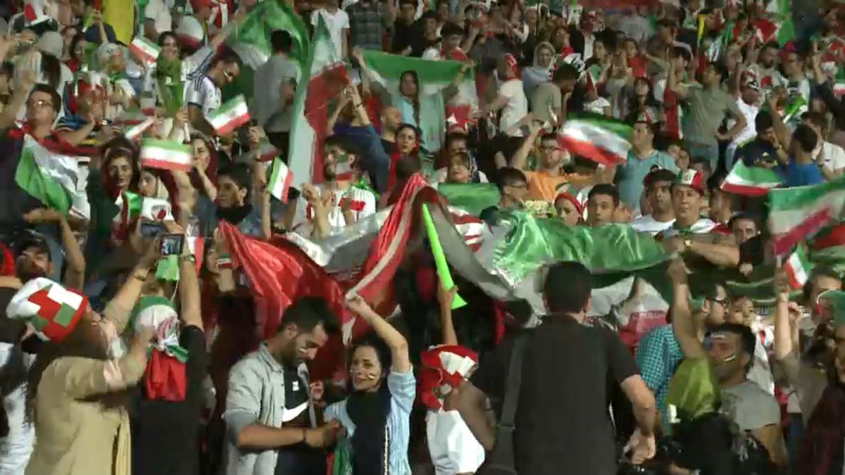 شادمانی مردم ایران از نتیجه مسابقه فوتبال ایران و پرتغال