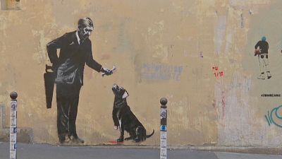 Sokak sanatçısı Banksy'nin göçmen temalı eserleri Paris'te