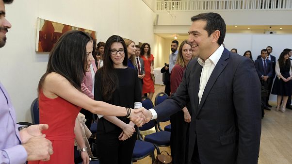 Τσίπρας: «Να αξιοποιηθεί το θετικό μομέντουμ της ελληνικής οικονομίας» Τσίπρας: «Να αξιοποιηθεί το θετικό μομέντουμ της ελληνικής οικονομίας»