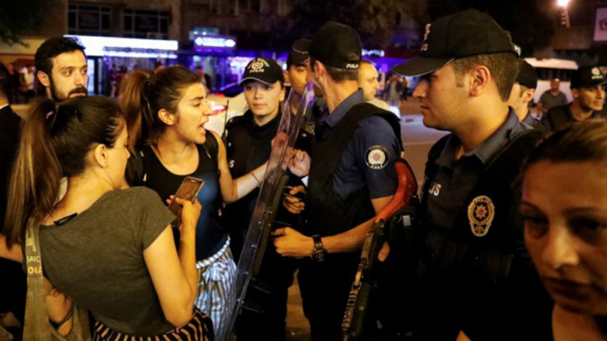 اعتقال 132 شخصاً على صلة بمحاولة الانقلاب في تركيا
