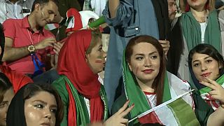 Las mujeres irnaníes vuelven a un estadio de fútbol