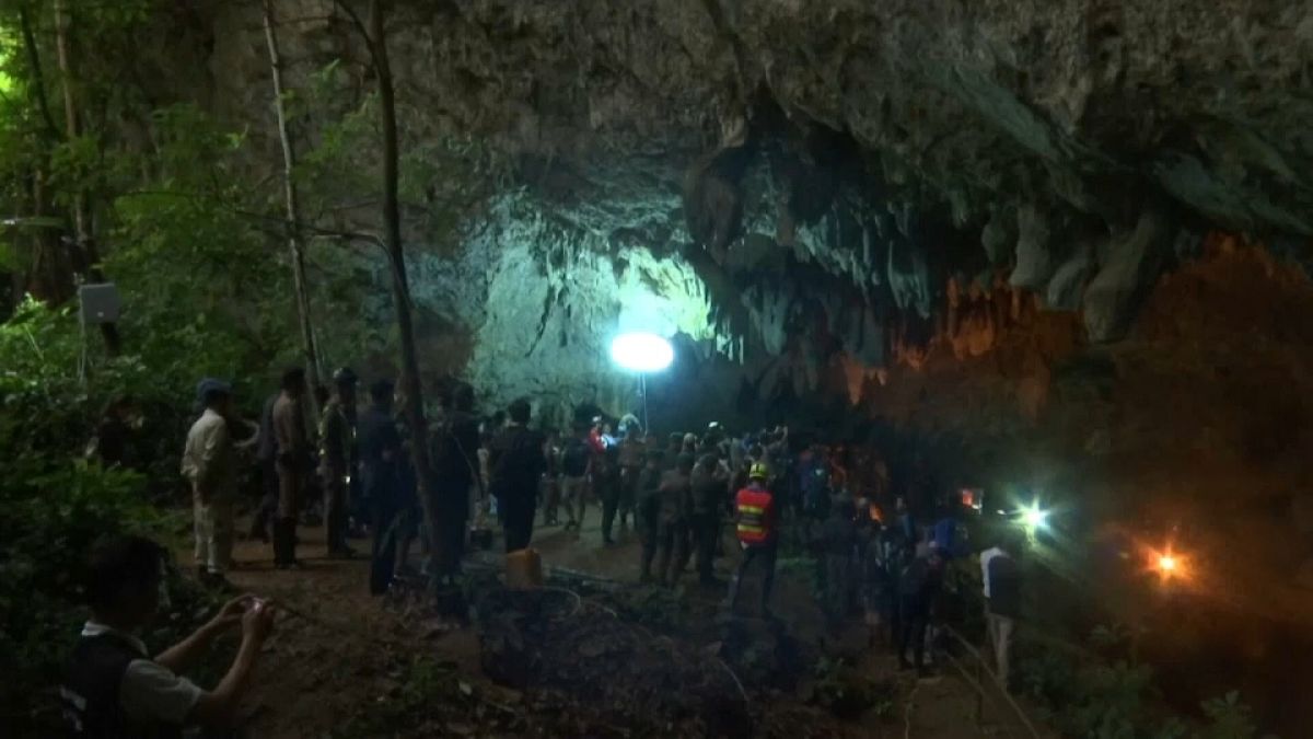 Piégés dans une grotte thaïlandaise inondée
