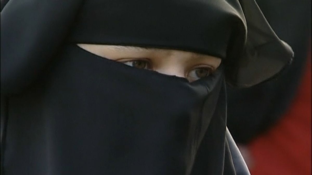 Pays-Bas : interdiction limitée de la burqa