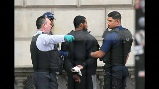 شاهد: الشرطة البريطانية تلقي القبض على متهم بالعمل لصالح حركة طالبان
